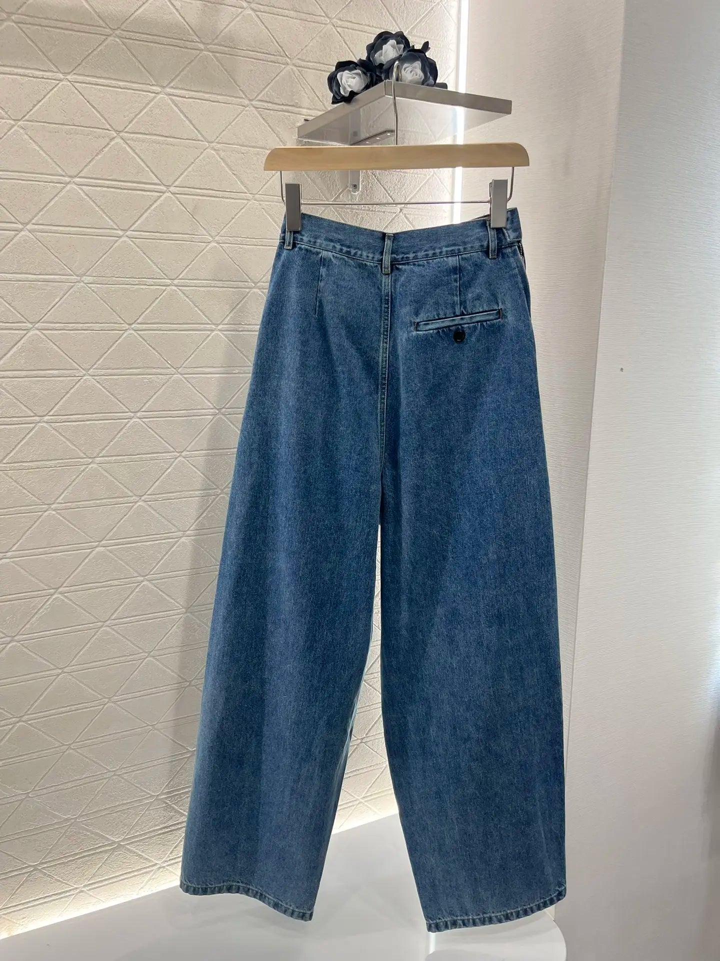 2025 New Women's Leather Label Pleated Denim Pants High Waist Wide Leg Stretch