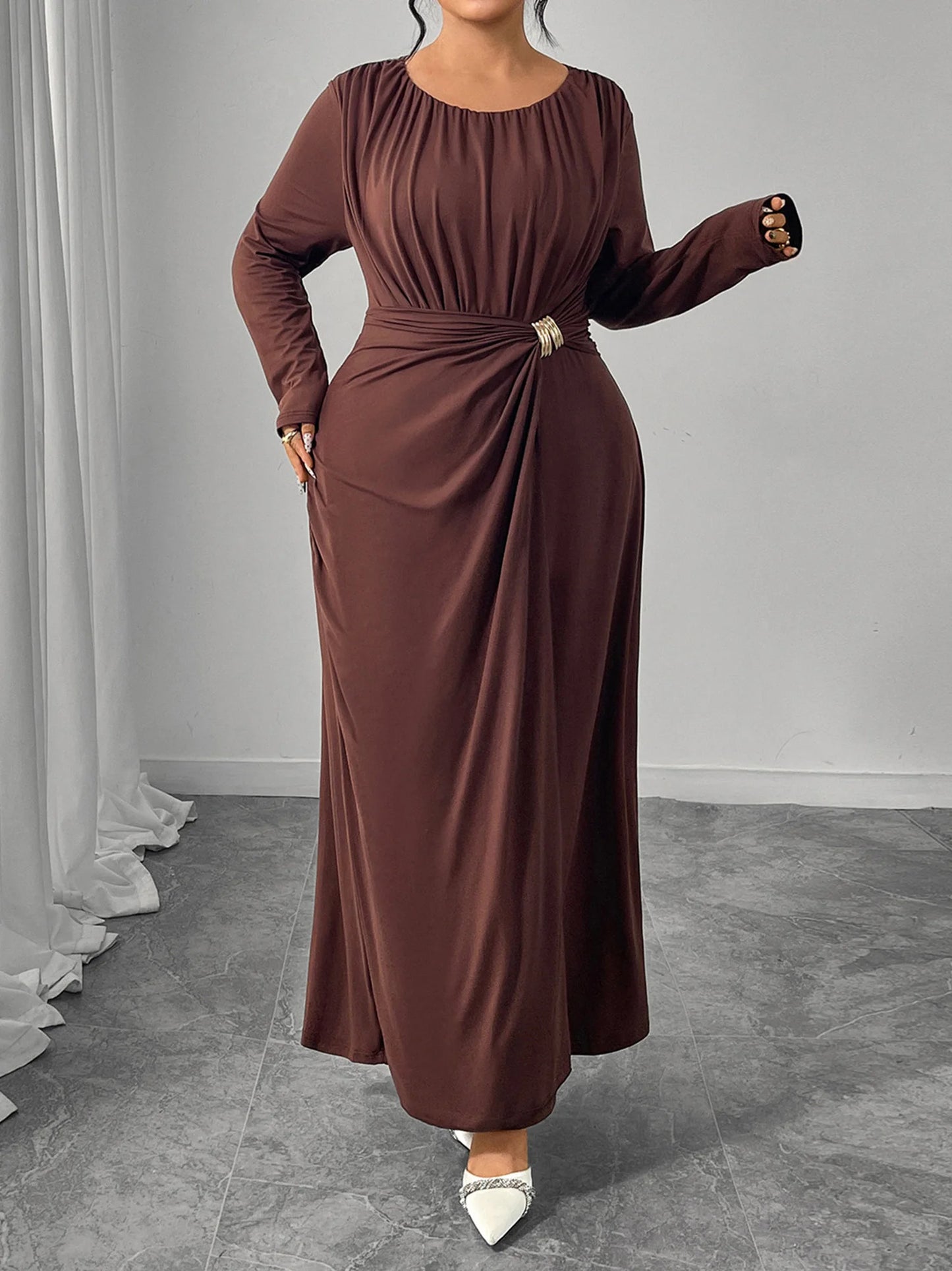 Elegant Plus Size Maxi Dress with Flattering Waist Cinching Detail and Stylish