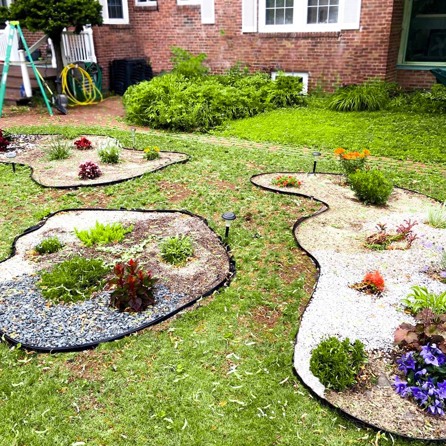 33FT Landscape Edging Kit, Garden Edging Coil Comes with 30 Pcs Spikes, No Dig Lawn Border Design