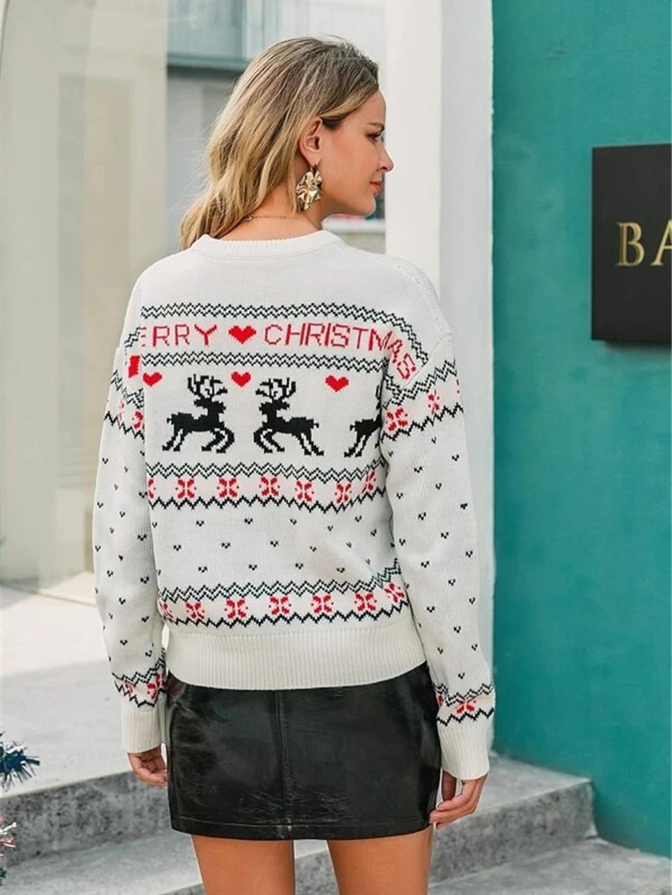 Loose sweater long sleeves round neck sweetheart neckline design, Christmas theme