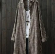 Plus-Size Artistic Striped Pocket Shirt Midi Fit Long Sleeve Versatile Outerwear for Women