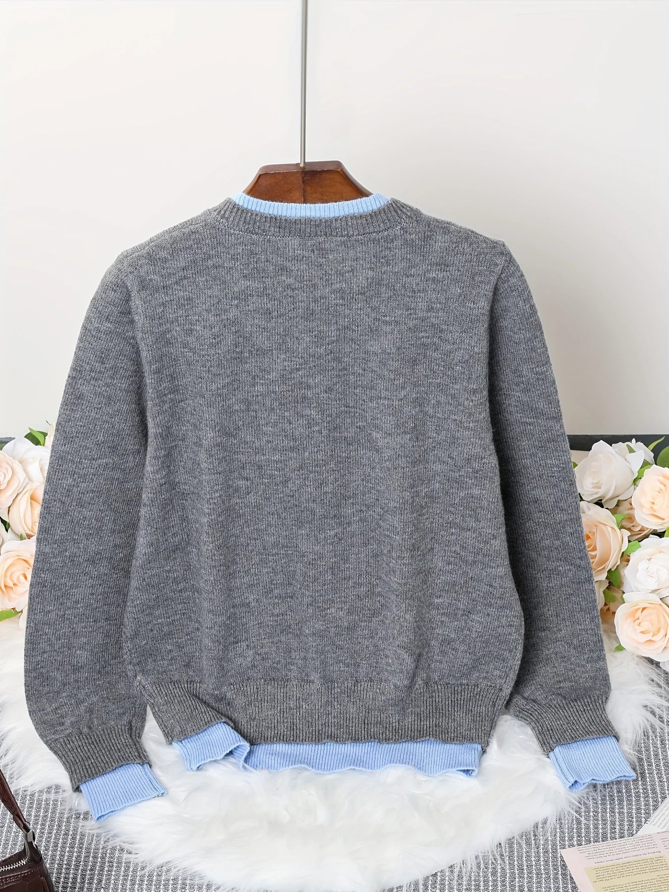 Autumn and Winter New Fashion Woman Sweater Gray Soft Knitted Sweater Top Casual