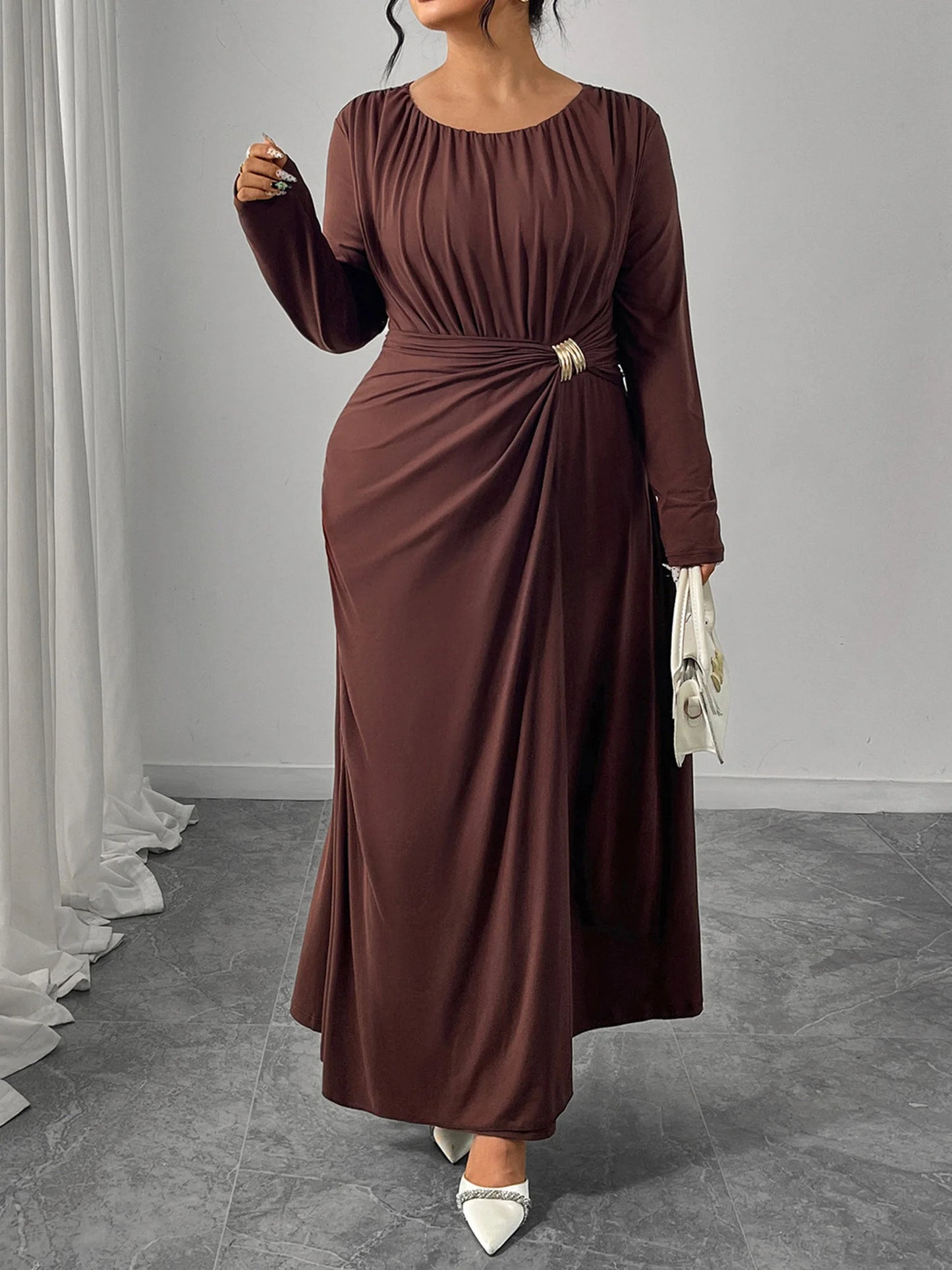 Elegant Plus Size Maxi Dress with Flattering Waist Cinching Detail and Stylish Long Sleeves