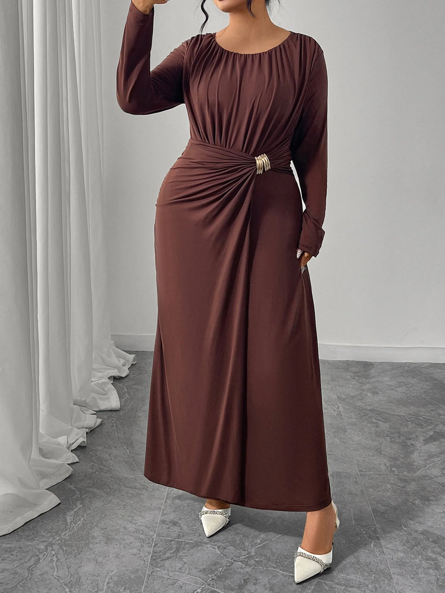 Elegant Plus Size Maxi Dress with Flattering Waist Cinching Detail and Stylish