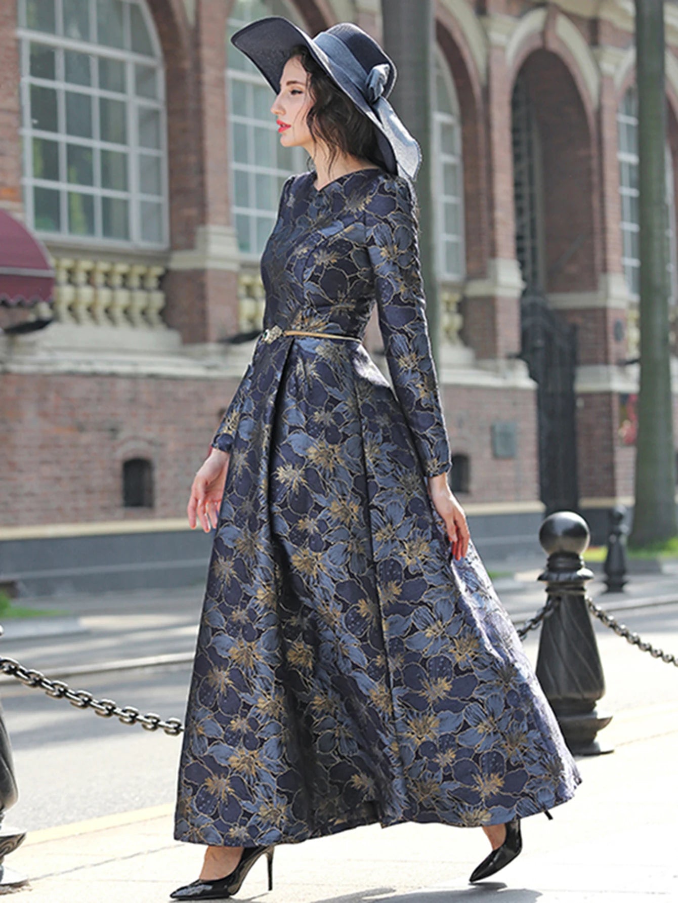 Elegant Jacquard Dress With Slim Fit And Flared Hem