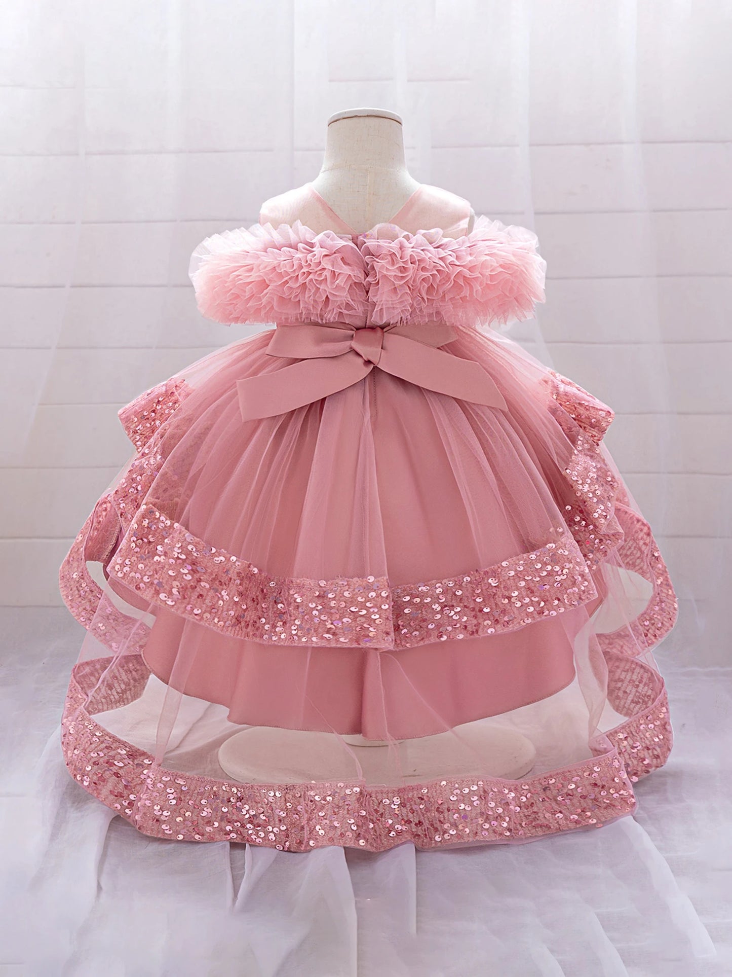 Princess Dress with Tulle Skirt and High-Low Hemline Perfect for Birthday Parties and Weddings