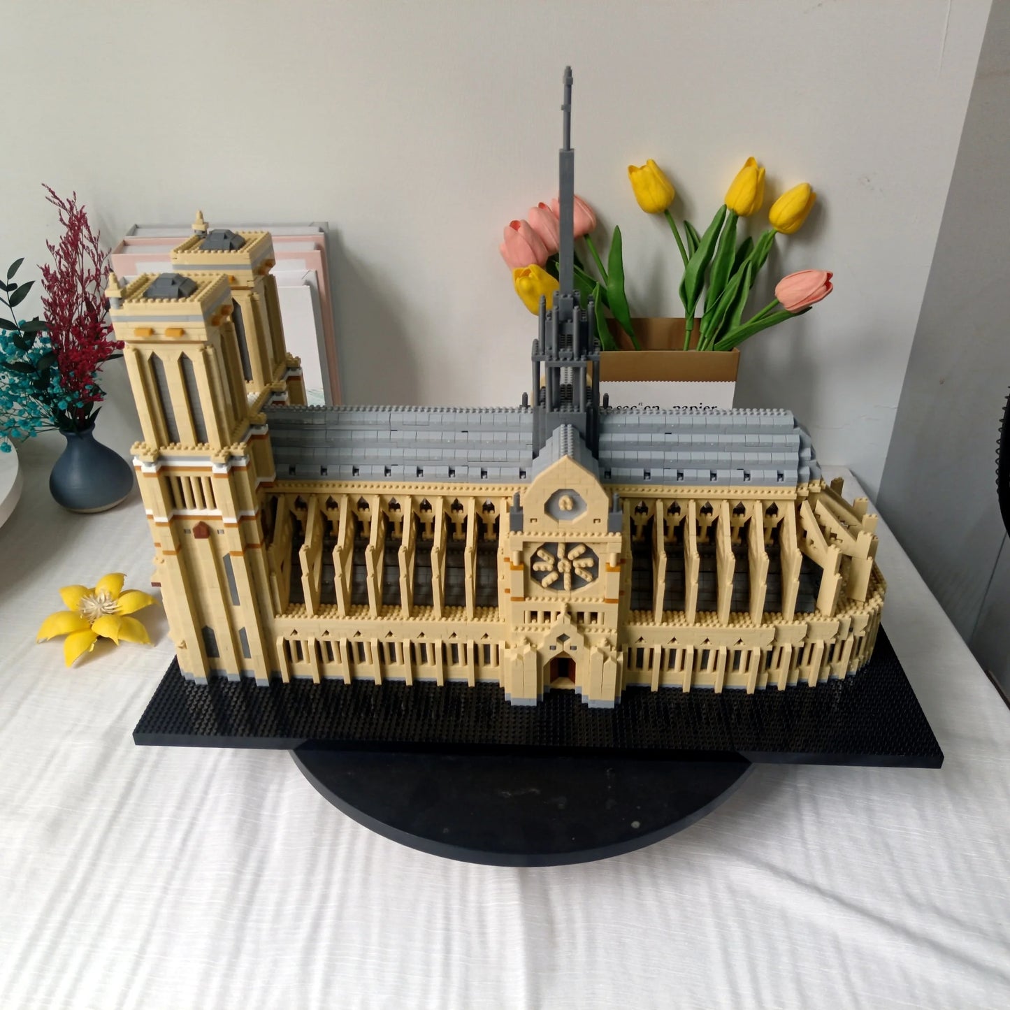 KNEW BUILT Paris Notre Dame Cathedral Micro Building Blocks Set