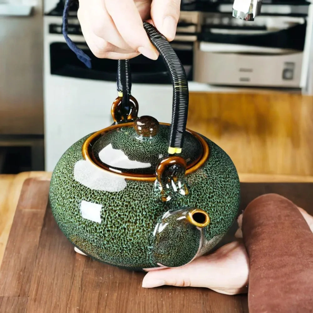Large Capacity 700ml Ceramics Teapot with Infusers, Ideal for Puer Tea and Coffee, Elegant Tea Cup Set, High-Quality Coffeeware