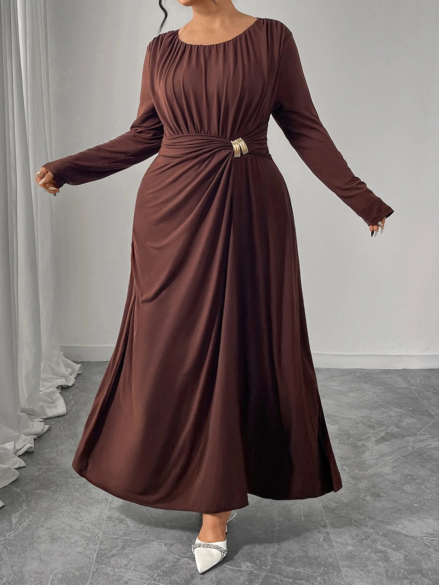 Elegant Plus Size Maxi Dress with Flattering Waist Cinching Detail and Stylish Long Sleeves