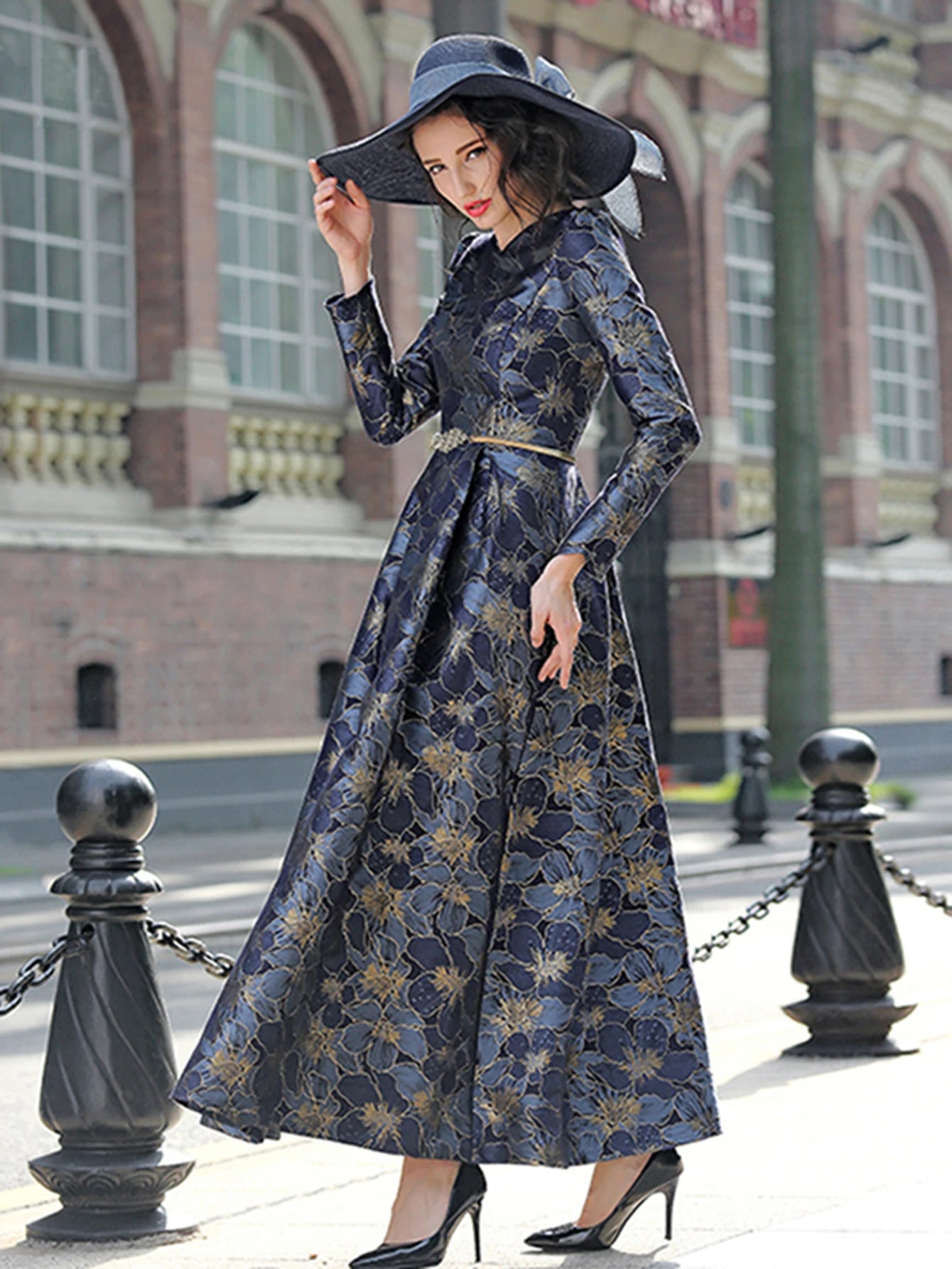 Elegant Jacquard Dress With Slim Fit And Flared Hem