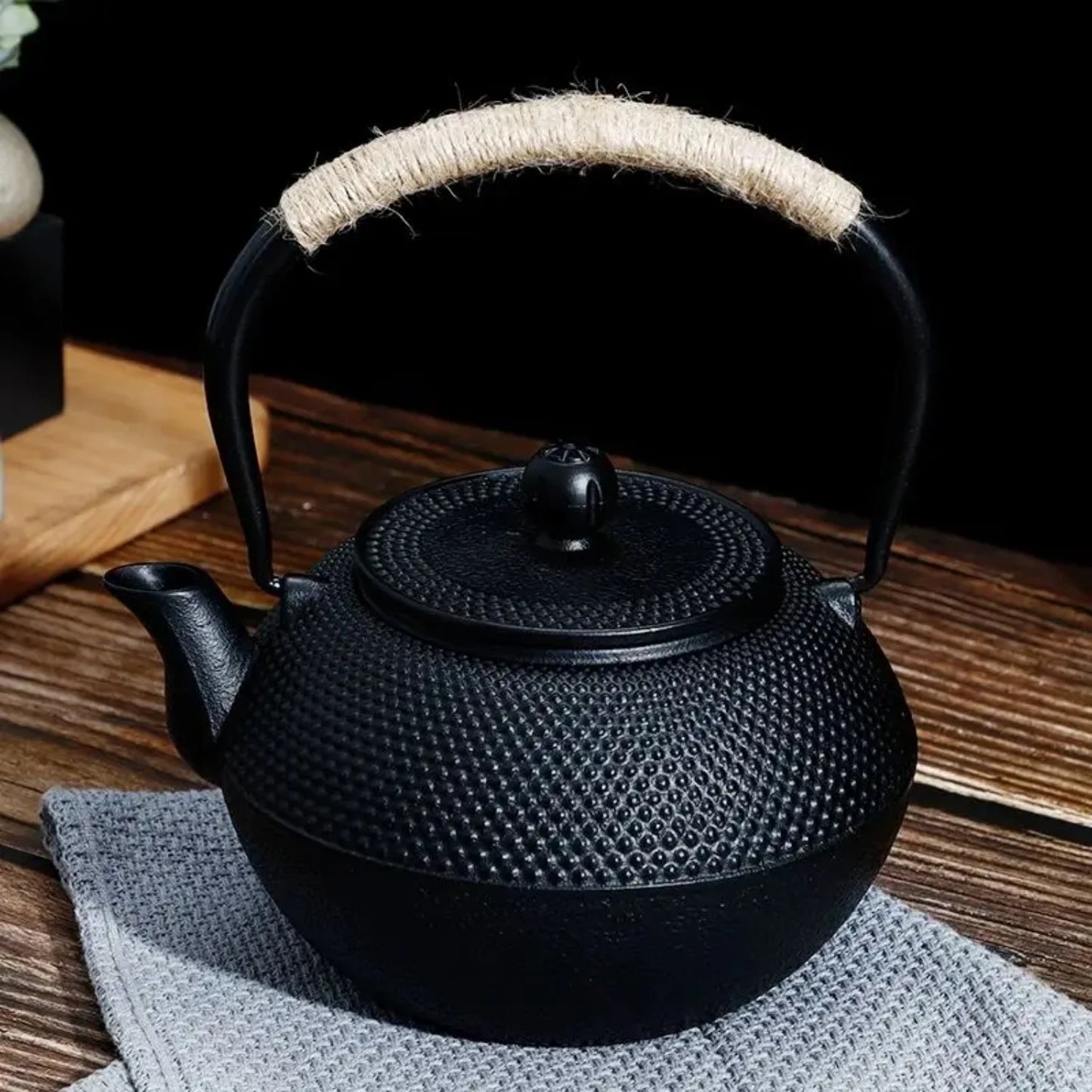 Japanese Cast Iron Kung Fu Tea Set with 600/800ml Capacity for Puer Tea - Stylish Iron Teapot and Tea Kettle for Home Decor and
