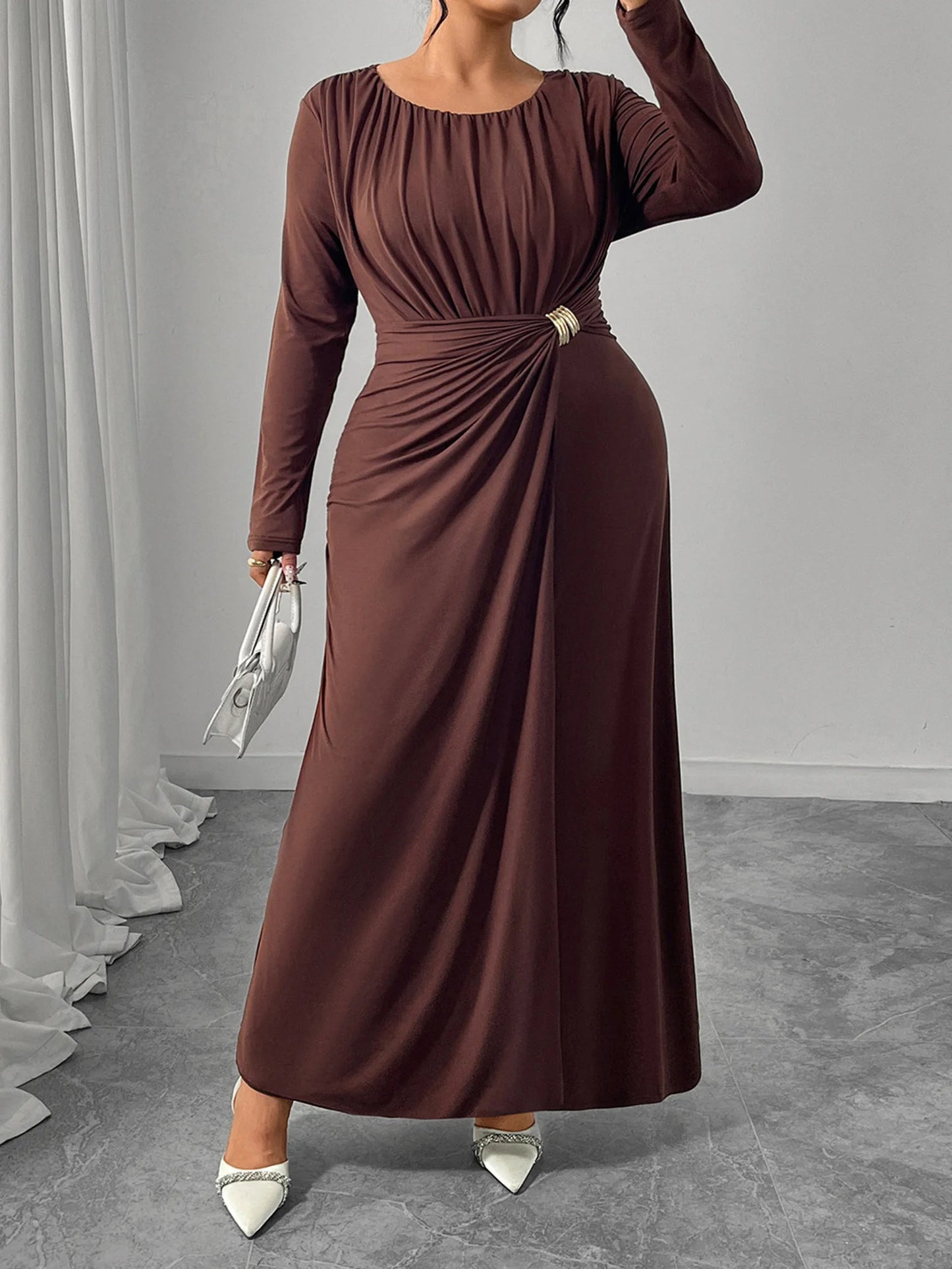 Elegant Plus Size Maxi Dress with Flattering Waist Cinching Detail and Stylish