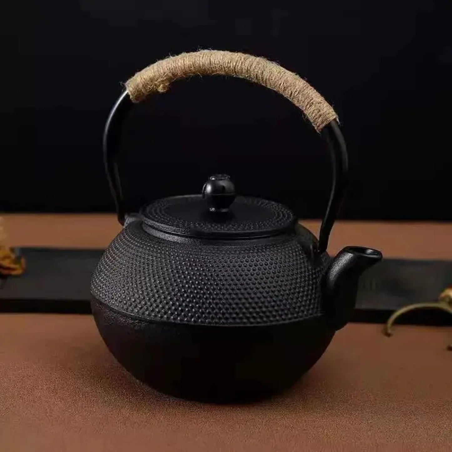 Japanese Cast Iron Kung Fu Tea Set with 600/800ml Capacity for Puer Tea - Stylish Iron Teapot and Tea Kettle for Home Decor and