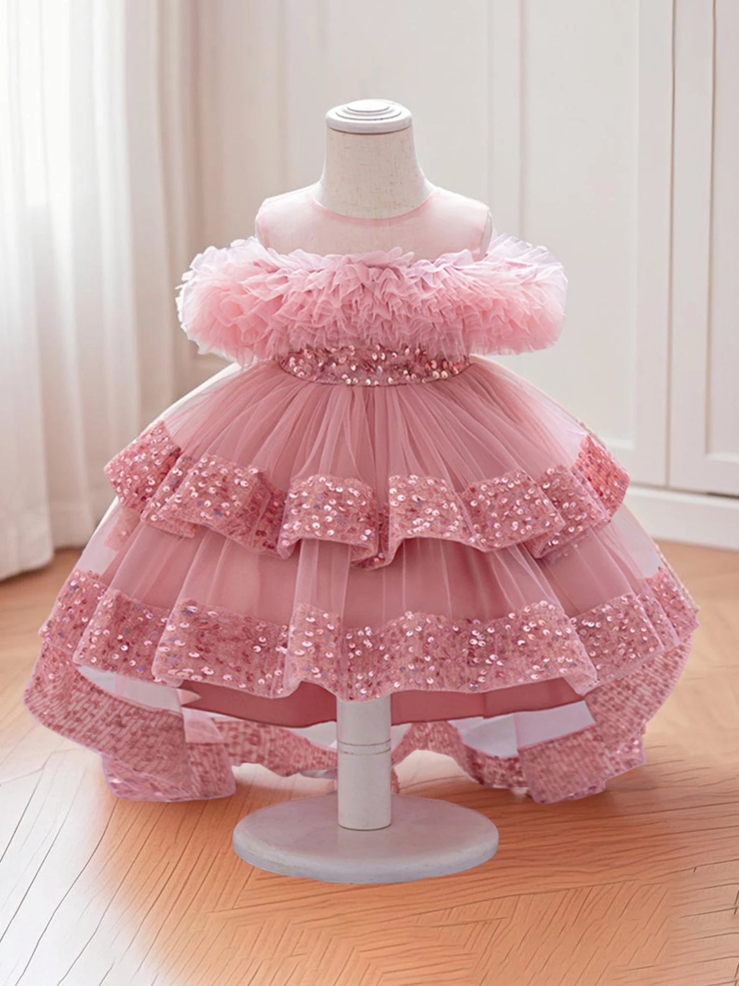 Princess Dress with Tulle Skirt and High-Low Hemline Perfect for Birthday Parties and Weddings